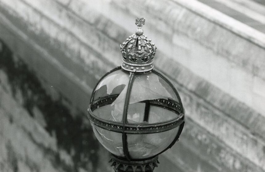 Verre blanc cassé : signification et symbolisme