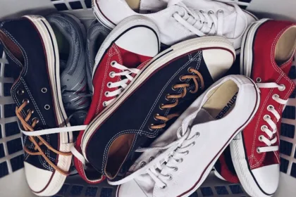 découvrez notre collection de sneakers tendance, alliant confort et style pour toutes vos activités. que vous soyez à la recherche de modèles classiques ou innovants, trouvez la paire parfaite pour compléter votre look.