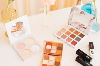 découvrez les couleurs tendance de la mode qui transformeront vos looks et mettront en valeur votre style. explorez notre guide des teintes incontournables de la saison et apprenez à les assortir pour un effet éclatant.