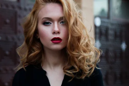 découvrez notre collection de rouges à lèvres rouges, des teintes intenses et élégantes qui sublimeront votre sourire. parfait pour toutes les occasions, ce maquillage essentiel est un must-have pour un look audacieux et glamour. explorez nos produits de beauté haut de gamme pour un fini impeccable.