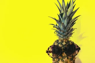 découvrez notre collection de lunettes de soleil élégantes et tendance. protégez vos yeux tout en ajoutant une touche de style à votre look. idéales pour toutes les occasions, nos lunettes vous accompagnent sous le soleil avec confort et sophistication.