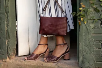 découvrez notre collection élégante de sacs à main intemporels, alliant style, qualité et praticité. parfaits pour toutes les occasions, ces accessoires incontournables rehausseront votre look et resteront toujours tendance.