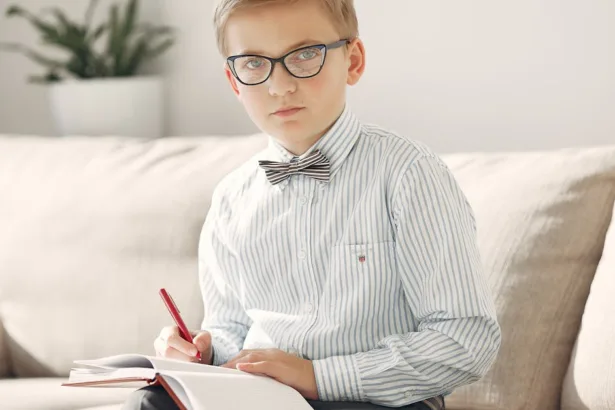 découvrez l'univers preppy, un style élégant et décontracté alliant sophistication et simplicité. explorez des looks raffinés inspirés des campuses américains, avec des vêtements intemporels, des motifs colorés et une touche d'originalité. parfait pour ceux qui recherchent un look chic au quotidien!