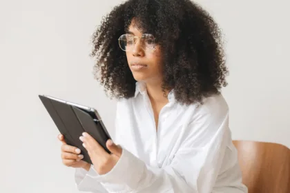 découvrez comment une image professionnelle peut transformer votre carrière ou votre entreprise. apprenez à construire une présence visuelle impactante qui reflète votre expertise et attire l'attention de vos clients.