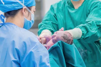 découvrez l'importance du professionnalisme au sein des entreprises. apprenez comment un comportement éthique, une communication efficace et un engagement envers l'excellence peuvent transformer votre carrière et renforcer la réputation de votre organisation.