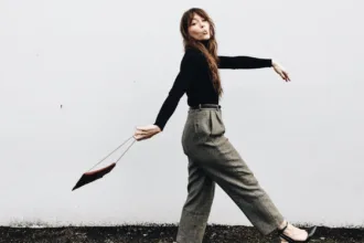 découvrez le pouvoir du power dressing : comment s'habiller avec confiance et style pour affirmer votre présence en milieu professionnel et dans votre vie quotidienne. adoptez des tenues qui inspirent le respect et l'autorité tout en reflétant votre personnalité.