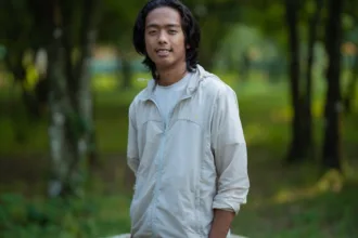 découvrez notre garde-robe unisexe, alliant style contemporain et confort. des vêtements essentiels pour tous, conçus pour s'adapter à chaque personnalité et à chaque occasion.