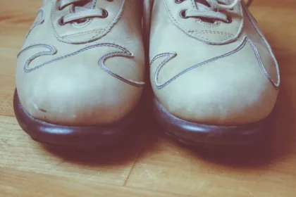 découvrez des chaussures confortables qui allient style et bien-être. parfaites pour le quotidien, elles offrent un soutien optimal pour vos pieds tout en s'adaptant à toutes vos tenues. marchez avec aisance et élégance!