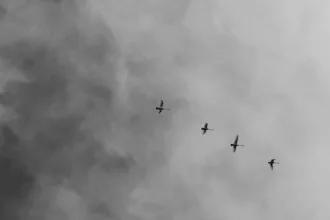 découvrez le minimalisme, un style de vie qui prône la simplicité et l'essentiel. apprenez à alléger votre environnement, réduire le désordre et cultiver la clarté d'esprit pour un quotidien apaisant et inspirant.