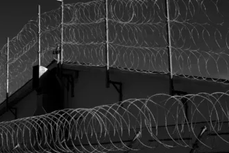 découvrez le concept d'inaccessibilité à travers une exploration des barrières physiques, sociales et émotionnelles qui nous entourent. plongez dans une réflexion sur ce que signifie vraiment être inaccessibile et comment cela influence notre perception de la réalité.