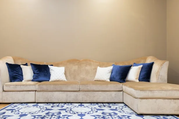 découvrez l'univers du suede : un matériau luxueux, doux et élégant, parfait pour vos vêtements, accessoires et meubles. explorez ses originaux usages et apprenez comment l'entretenir pour préserver sa beauté.