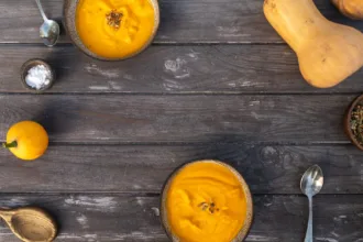 découvrez les bienfaits de la butternut, ce délicieux légume d'hiver au goût sucré et aux multiples usages en cuisine. idéal pour vos plats réconfortants, soupes, purées ou même en risotto, la butternut est riche en vitamines et en fibres. apprenez à la cuisiner et explorez des recettes savoureuses pour apprécier toute sa saveur naturelle.