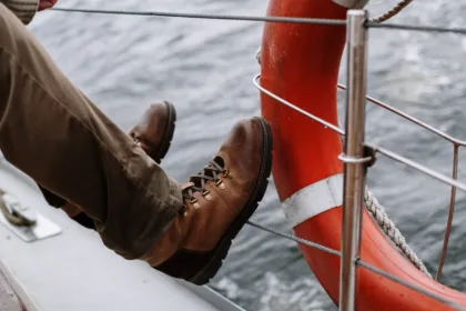 découvrez notre collection de boat shoes élégants et confortables pour homme et femme, parfaits pour un style décontracté en toutes saisons. idéal pour la ville ou les sorties en bord de mer !