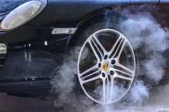 découvrez les plaquettes de frein ferodo : performance, sécurité et longévité pour votre véhicule. choisissez la qualité ferodo pour un freinage fiable en toutes circonstances.