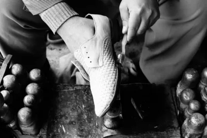 découvrez tous nos conseils et astuces pour l’entretien du cuir : nettoyez, protégez et prolongez la durée de vie de vos articles en cuir grâce à des méthodes et produits adaptés.