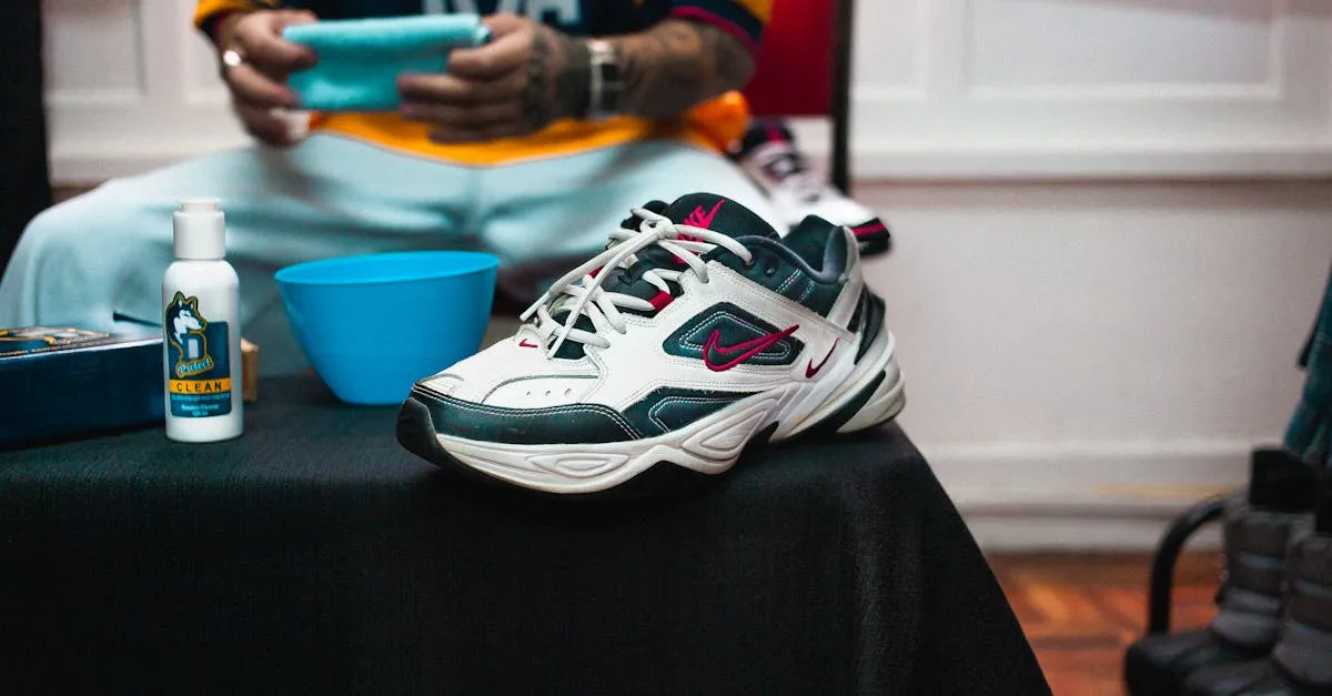 apprenez comment nettoyer efficacement la moisissure sur le cuir pour restaurer sa beauté et prolonger sa durée de vie avec nos conseils pratiques et faciles à suivre.