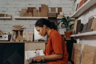 découvrez les dernières tendances mode pour femmes : styles incontournables, nouveautés saisonnières et conseils pour être élégante en toutes occasions.