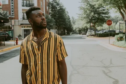 découvrez nos coupes de cheveux affinant le visage, idéales pour sublimer votre look et mettre en valeur vos traits avec élégance.