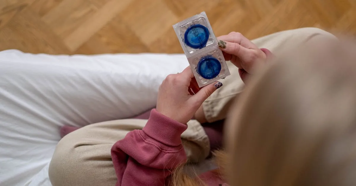 découvrez les risques potentiels liés à l'utilisation des déodorants intimes et comment choisir des produits sûrs pour votre santé.