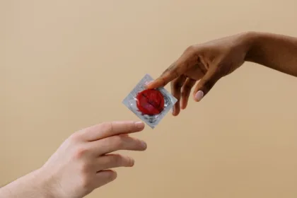 découvrez les risques potentiels des déodorants intimes et comment les utiliser en toute sécurité pour préserver votre santé intime.