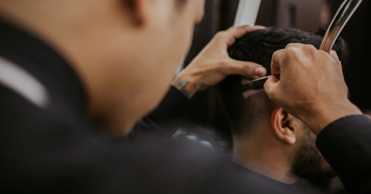 découvrez la coupe taper pour hommes, un style élégant et moderne qui met en valeur la silhouette grâce à un dégradé progressif de la nuque aux côtés.