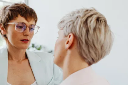 découvrez nos idées de coupes courtes modernes pour femmes, élégantes et tendance, parfaites pour un look frais et dynamique.