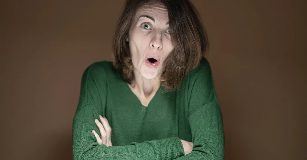 découvrez les différentes réactions des narcissiques, comment les reconnaître et comprendre leur comportement dans diverses situations.