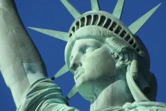 découvrez triumph, la marque emblématique alliant performance, style et innovation pour des motos uniques et d'exception.