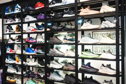 découvrez le concept store adidas, une expérience unique alliant innovation, style et performance avec les dernières collections de la marque emblématique.