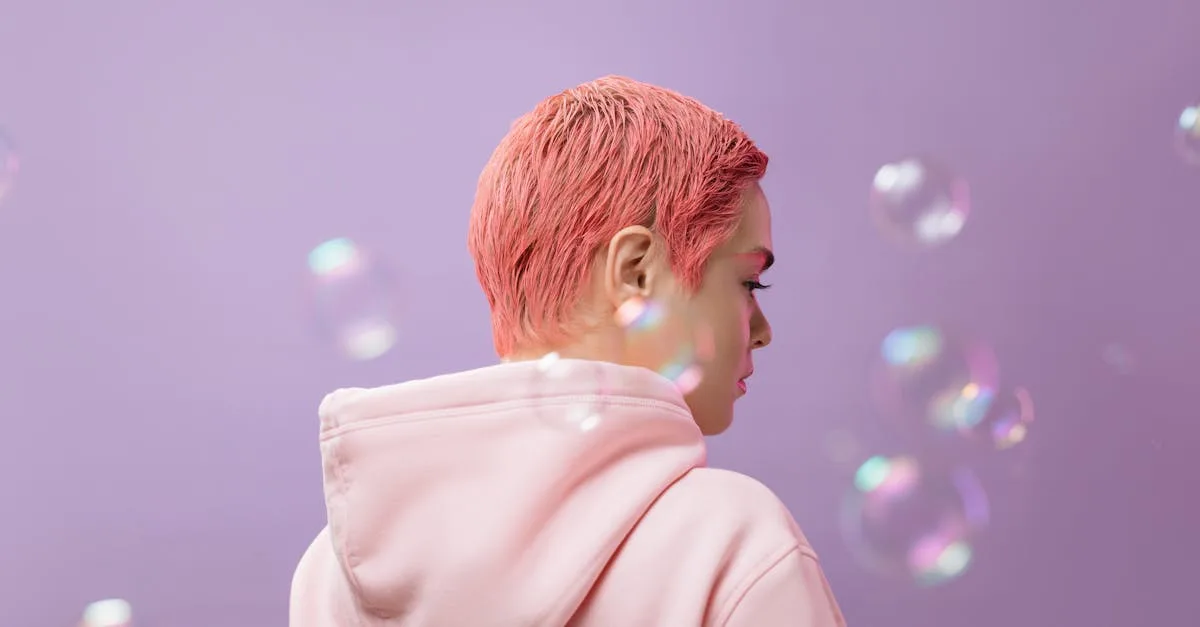 découvrez l'effet de la bétadine sur les cheveux blancs : mythe ou réalité, impact sur la couleur et la santé capillaire.