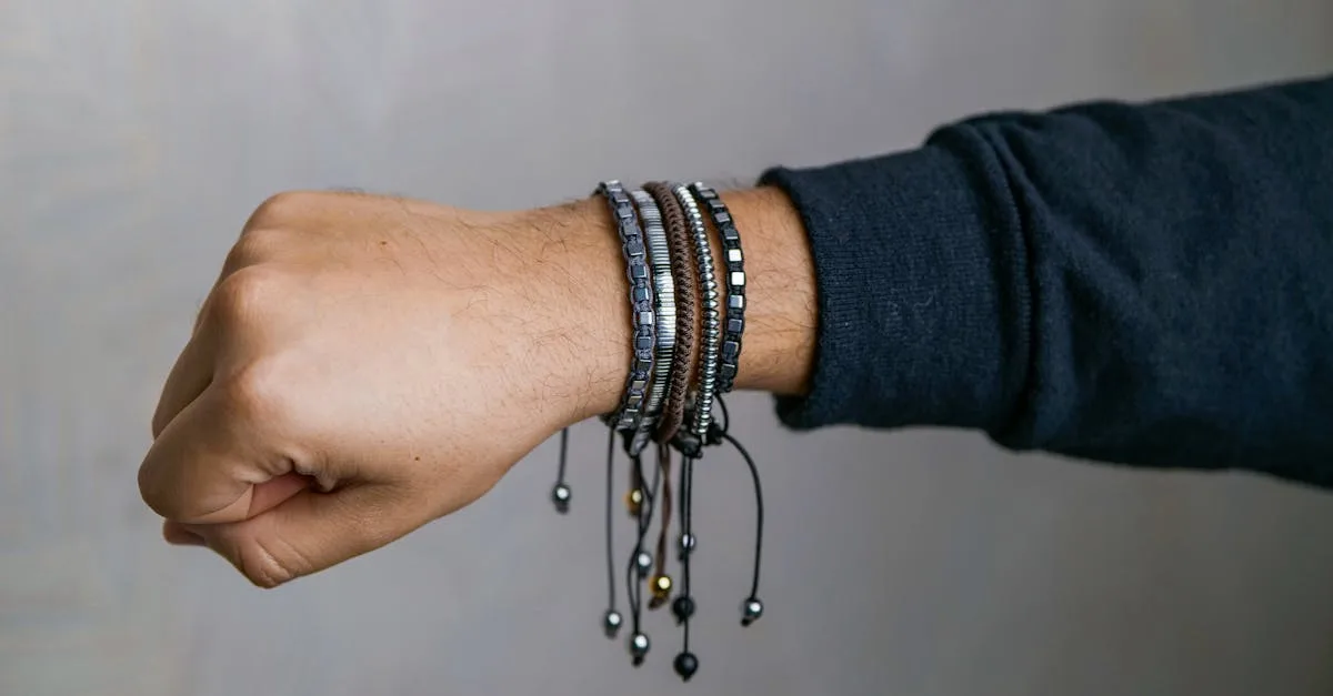 découvrez l'art du bracelet stacking : comment associer plusieurs bracelets pour un style tendance et personnalisé. conseils, idées et inspirations pour sublimer votre poignet.