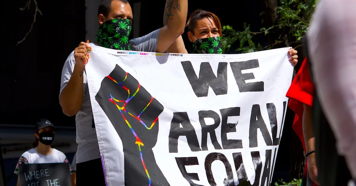 le caudillisme désigne un système politique où un leader charismatique exerce un pouvoir autoritaire, souvent dans les pays d'amérique latine, influençant profondément la politique et la société.