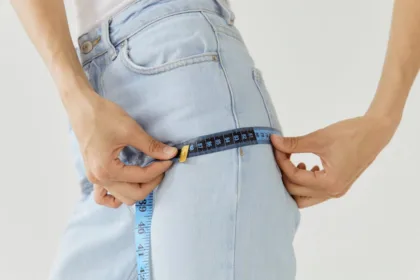 convertisseur de tailles de vêtements : trouvez facilement la correspondance entre les tailles internationales pour hommes, femmes et enfants.