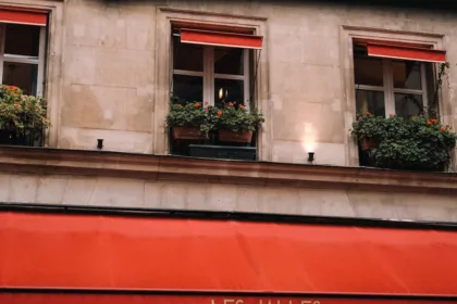 découvrez notre restaurant français où la tradition culinaire rencontre la passion. savourez des plats authentiques préparés avec des ingrédients frais dans une ambiance chaleureuse.
