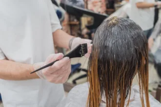 découvrez nos services de salon de coiffure experts pour sublimer votre style : coupe, coloration, soin capillaire et plus encore.