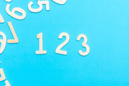 découvrez la numérologie, l'art ancien qui révèle les influences des chiffres sur votre vie et votre destinée.