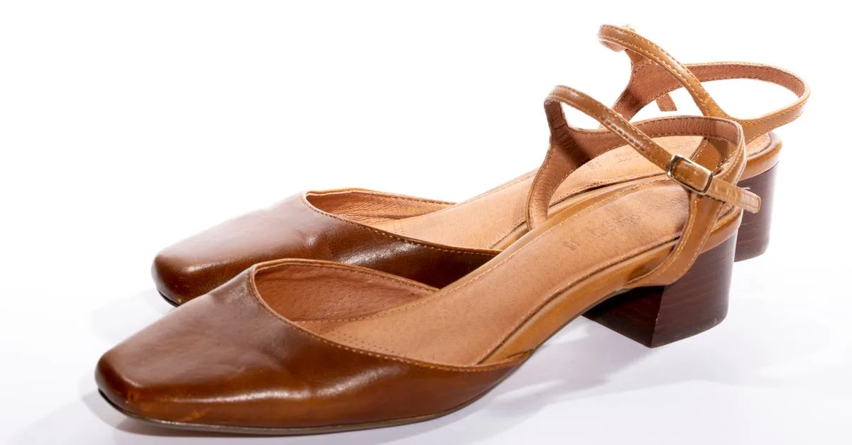 découvrez nos chaussures élégantes et confortables, alliant style raffiné et bien-être pour vos pieds toute la journée.