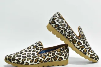 découvrez nos chaussures élégantes et confortables, parfaites pour allier style et bien-être au quotidien.