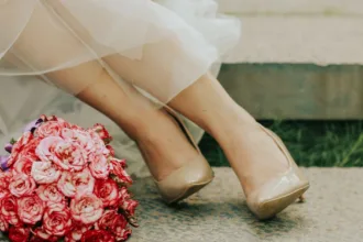 découvrez nos chaussures de mariage confortables alliant élégance et bien-être pour danser toute la journée avec style.