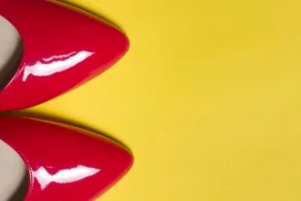 découvrez notre sélection de chaussures pour femmes conçues spécialement pour les pieds qui transpirent, alliant confort, respirabilité et style pour un bien-être optimal toute la journée.