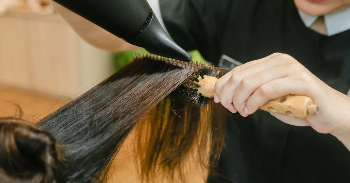salon de coiffure professionnel offrant des coupes tendance, colorations, et soins capillaires personnalisés pour sublimer votre style et votre beauté.