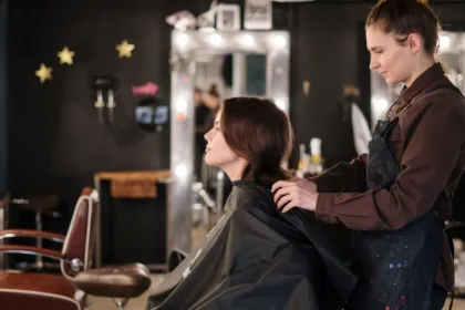 découvrez nos services de coiffure professionnels pour sublimer votre style. coupe, couleur, et soins personnalisés par des coiffeurs experts.