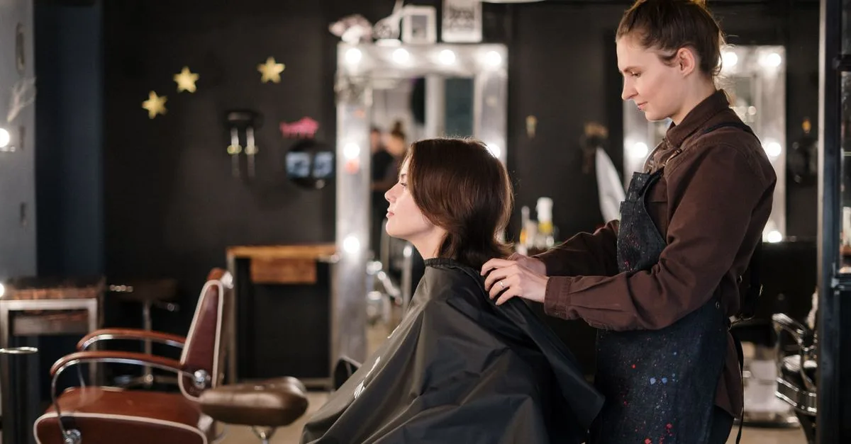 découvrez nos services de coiffure professionnels pour sublimer votre style. coupe, couleur, et soins personnalisés par des coiffeurs experts.