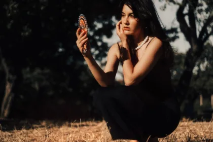 découvrez la signification des heures miroir et leur influence sur votre vie. interprétez les messages cachés derrière ces synchronicités temporelles.