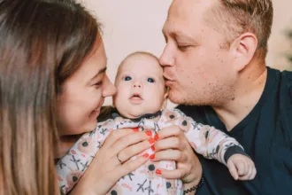 guide complet pour les nouveaux parents : conseils pratiques, astuces et soutien pour bien commencer la vie avec votre bébé.