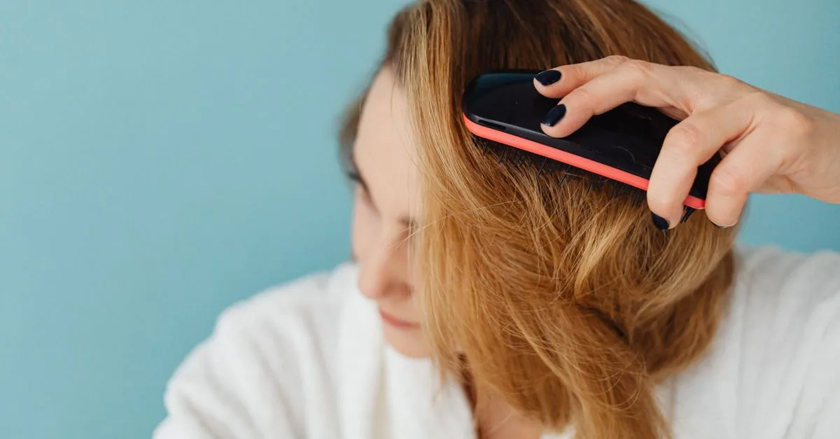 découvrez nos conseils et produits essentiels pour des soins capillaires efficaces et adaptés à tous les types de cheveux.