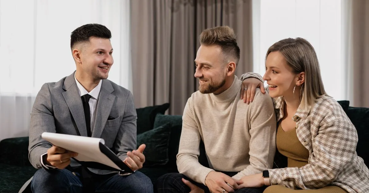 découvrez les meilleures techniques de persuasion pour les acheteurs immobiliers et facilitez la conclusion de vos transactions avec succès.
