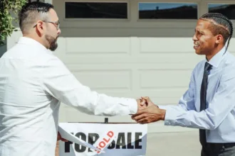 découvrez des techniques efficaces pour convaincre et persuader les acheteurs immobiliers, afin de faciliter vos ventes et conclure des transactions avec succès.