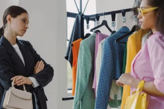 découvrez les meilleures astuces de mode et beauté pour femmes afin de sublimer votre style quotidien et révéler votre beauté naturelle.